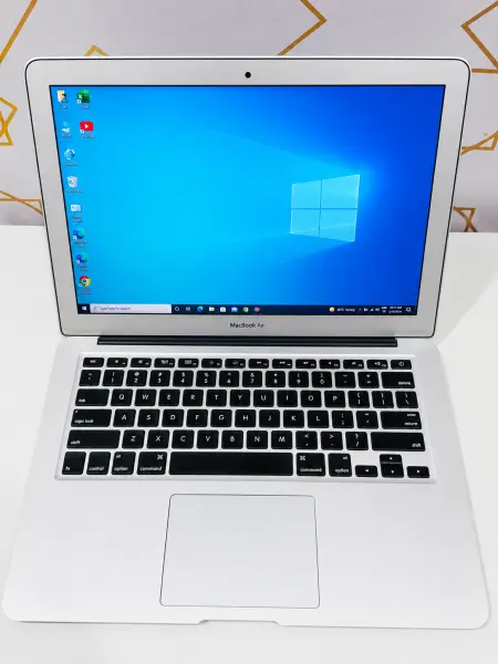 Apple MacBook Air  A1466 4 GB RAM & 128 GB SSD